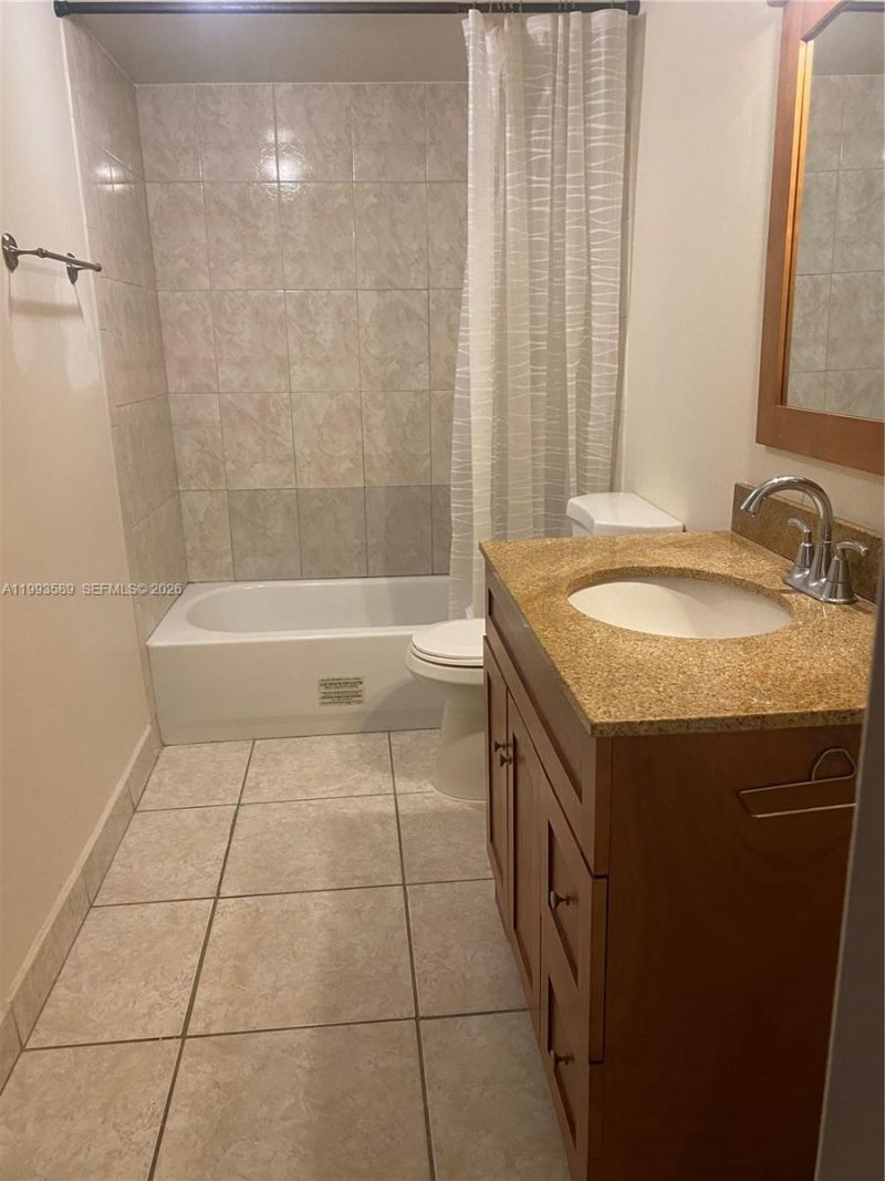 7070 NW 179th St, Unit 206, Hialeah, FL 33015 Photo