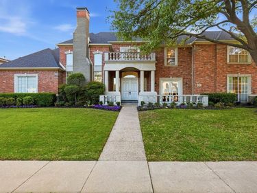17431 Woods Edge Drive, Dallas, TX 75287