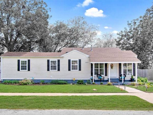 3909 Locke Avenue , Fort Worth, TX 76107