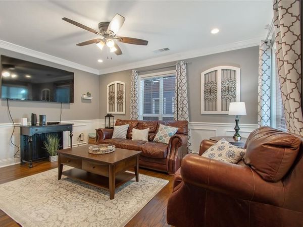 3909 Locke Avenue, Fort Worth, TX 76107