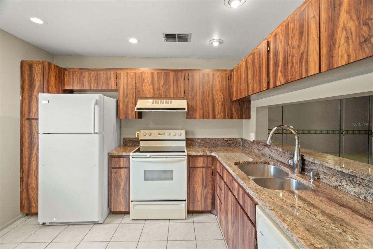 5265 E Bay Drive, Unit 410, Clearwater, FL 33764 Photo