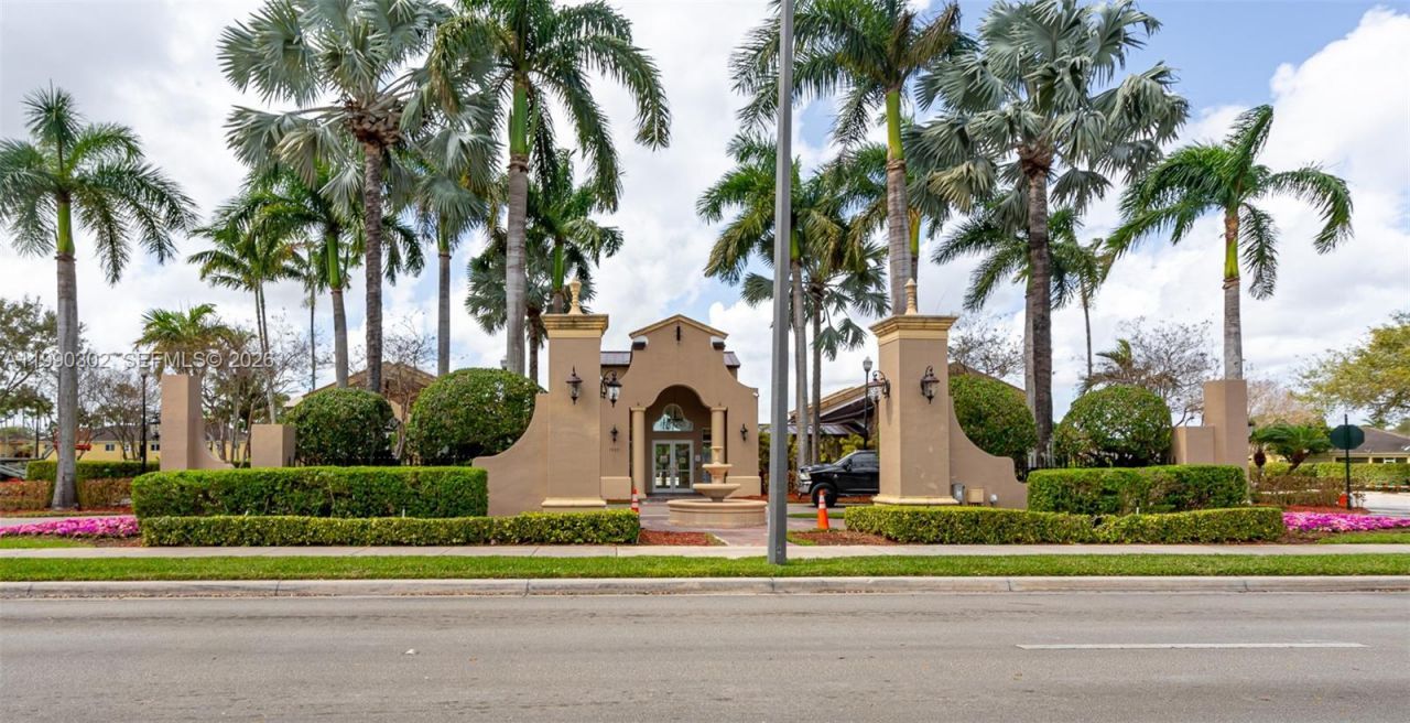 935 NE 33rd Ter, Unit 203, Homestead, FL 33033 Photo