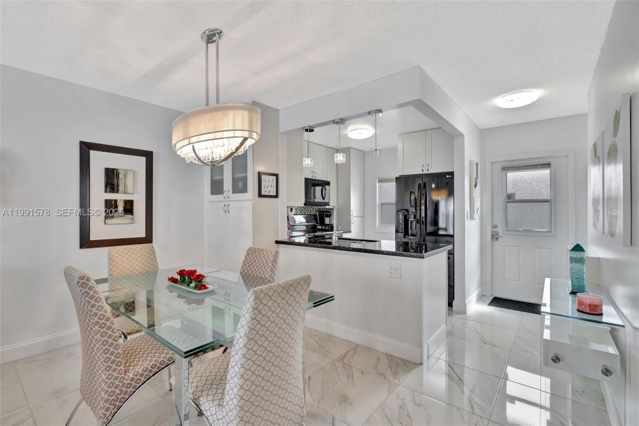 4705 NW 35th St , Unit 501, Lauderdale Lakes, FL 33319 Photo