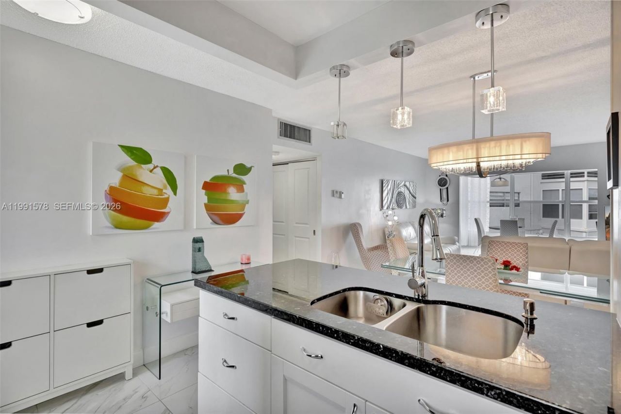 4705 NW 35th St , Unit 501, Lauderdale Lakes, FL 33319 Photo