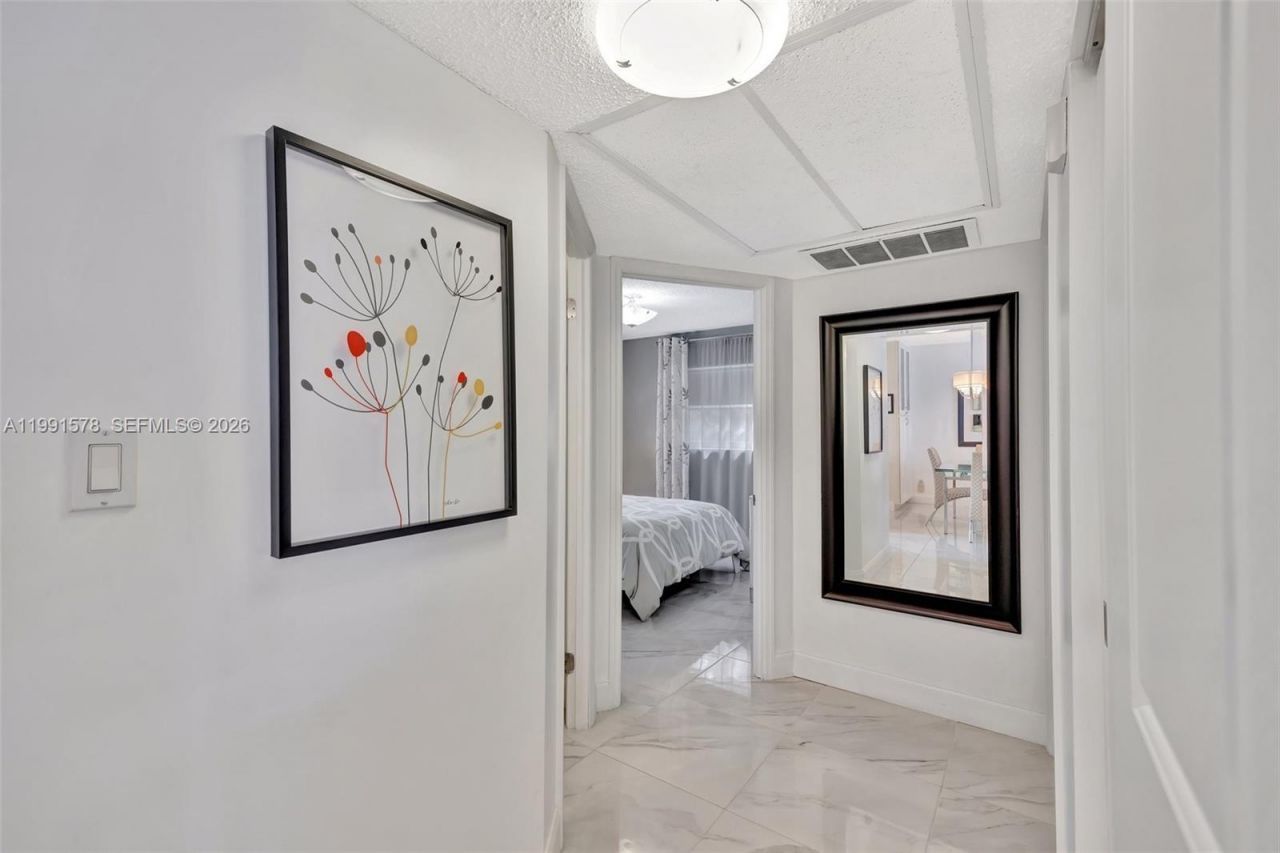 4705 NW 35th St , Unit 501, Lauderdale Lakes, FL 33319 Photo