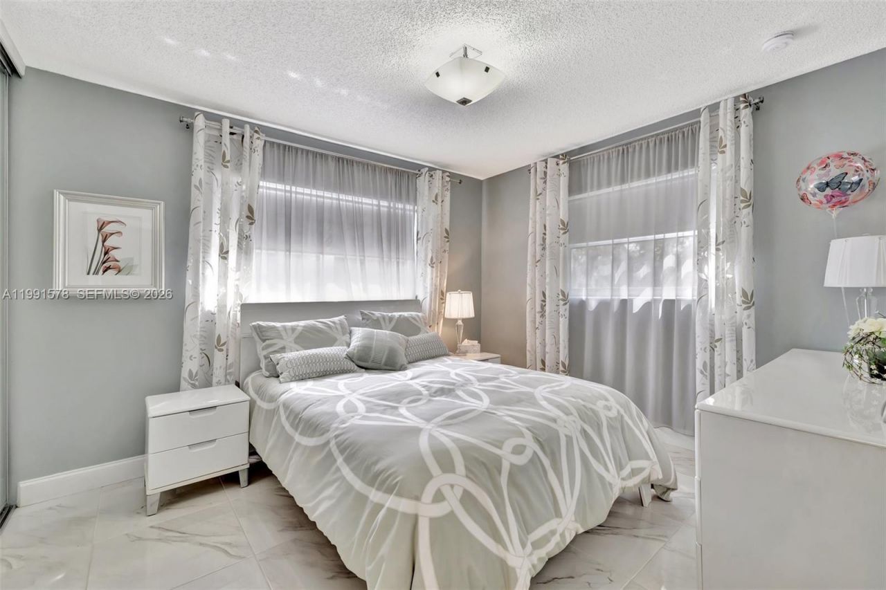 4705 NW 35th St , Unit 501, Lauderdale Lakes, FL 33319 Photo