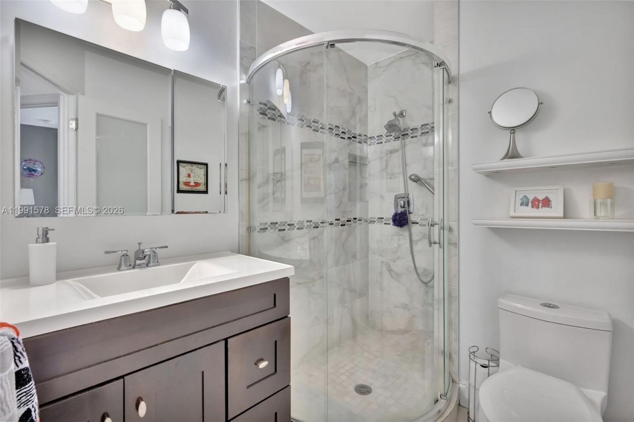 4705 NW 35th St , Unit 501, Lauderdale Lakes, FL 33319 Photo