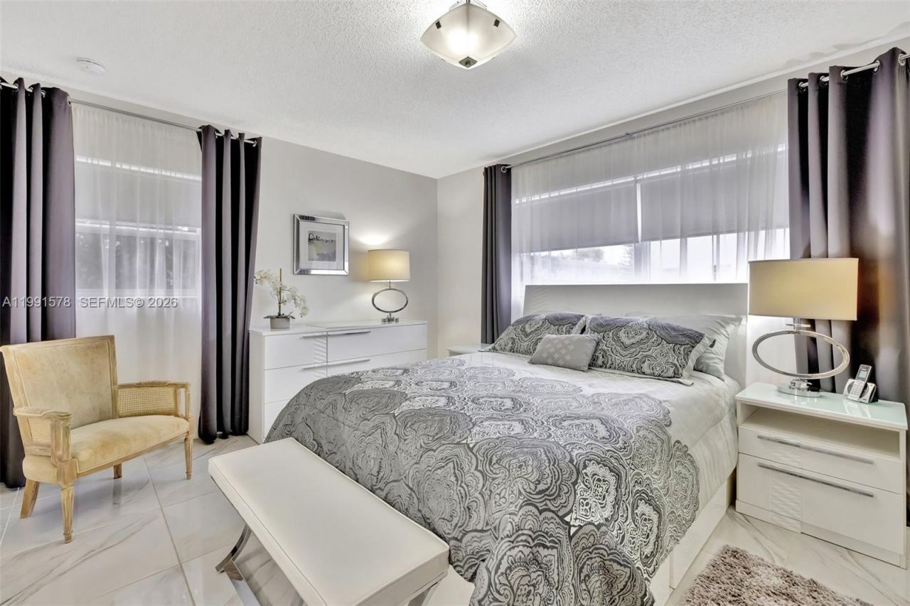 4705 NW 35th St , Unit 501, Lauderdale Lakes, FL 33319 Photo