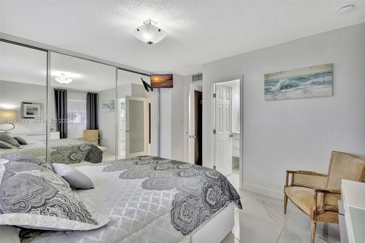 4705 NW 35th St , Unit 501, Lauderdale Lakes, FL 33319 Photo