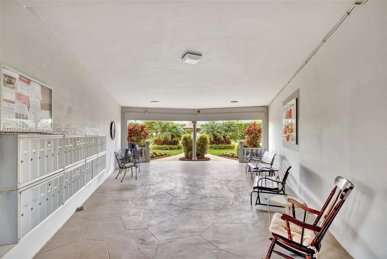 4705 NW 35th St , Unit 501, Lauderdale Lakes, FL 33319 Photo