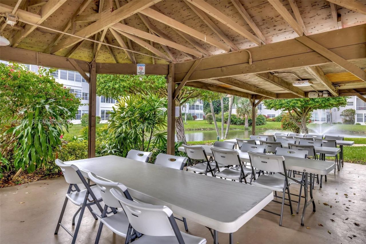 4705 NW 35th St , Unit 501, Lauderdale Lakes, FL 33319 Photo