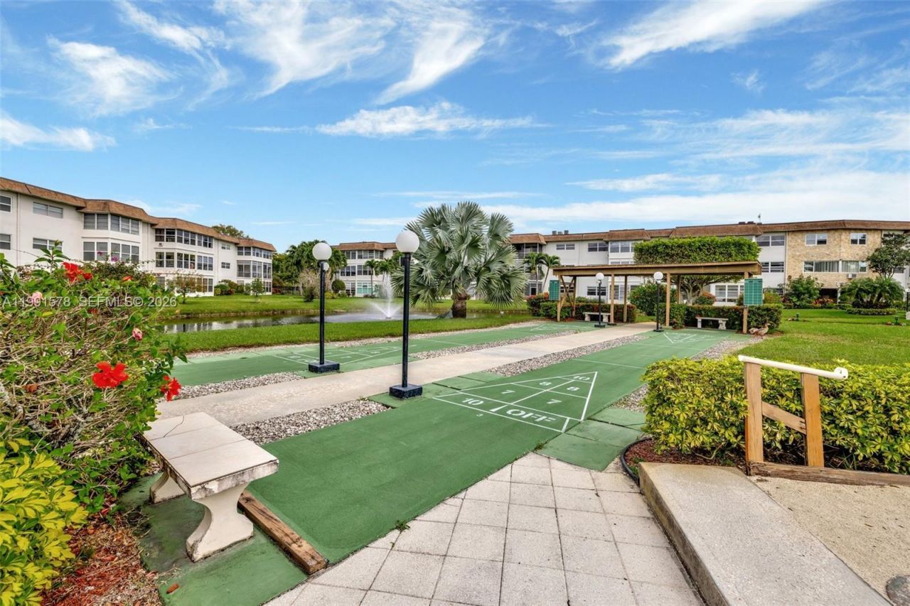 4705 NW 35th St , Unit 501, Lauderdale Lakes, FL 33319 Photo