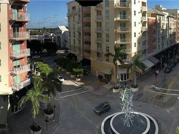 7280 SW 89th St, Unit D302, Miami, FL 33156