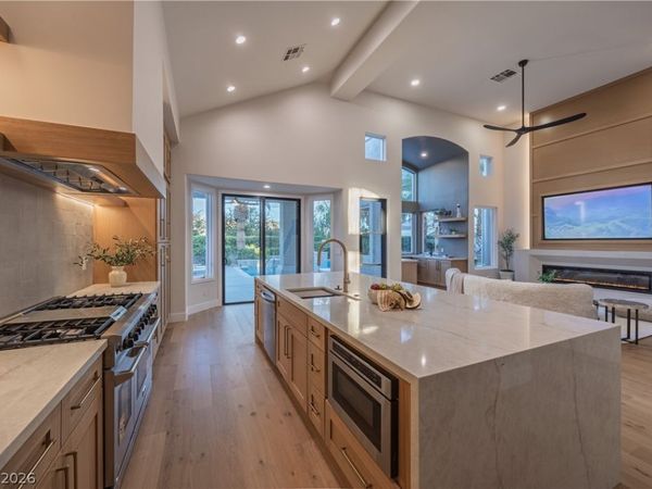 8800 Lusso Court, Las Vegas, NV 89134