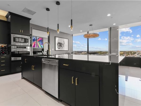 700 W 31st Street, Unit 702, Kansas City, MO 64108