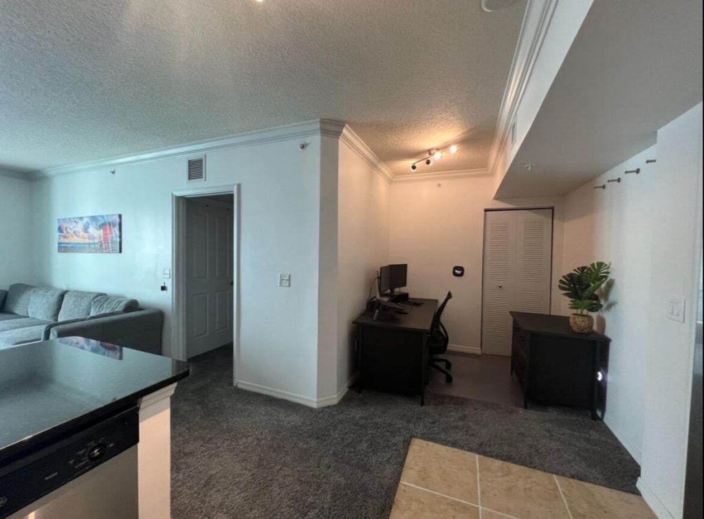 600 S Dixie Highway, Unit 551, West Palm Beach, FL 33401 Photo