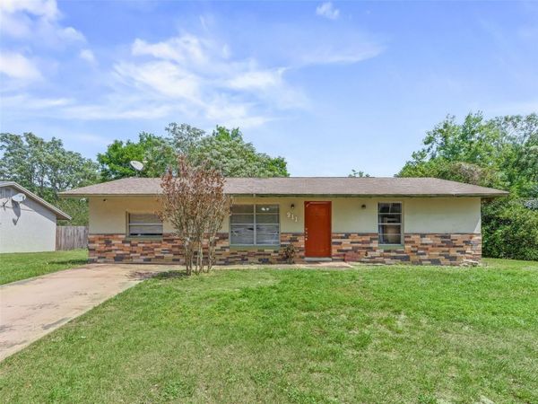 911 JACARANDA DRIVE , LADY LAKE, FL 32159