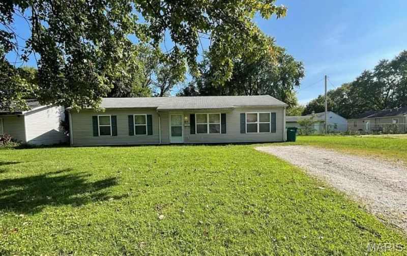38 Westwood Drive, East St Louis, IL 62206 Main Photo
