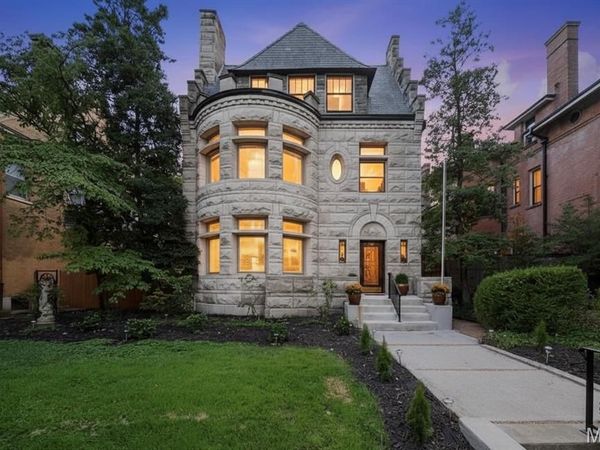 4410 Westminster Place, St Louis, MO 63108