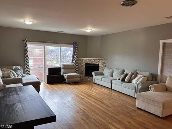 54 Oriental St, Newark, NJ 07104