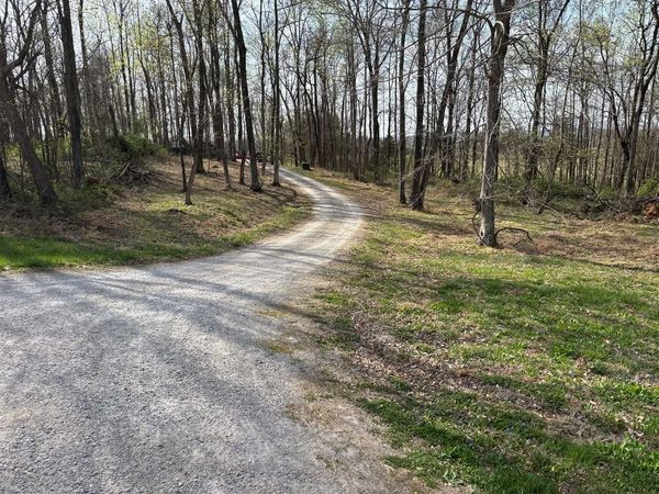 909 Angus Road , Canmer, KY 42722