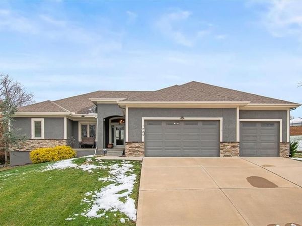 1205 SE Woodbine Drive, Blue Springs, MO 64014