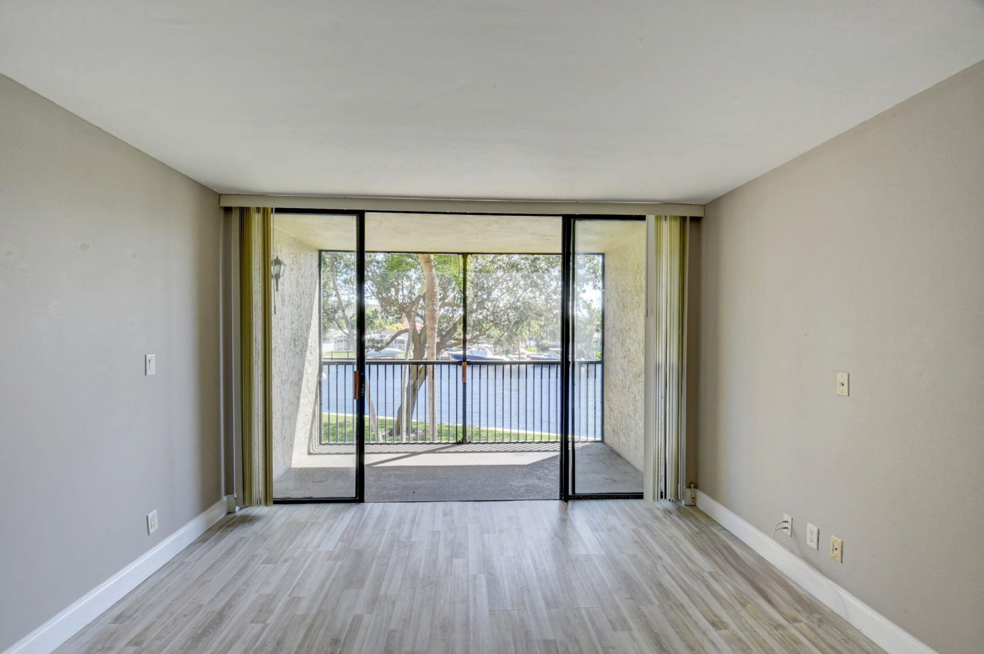 14 Royal Palm Way, Unit 2050, Boca Raton, FL 33432 Photo