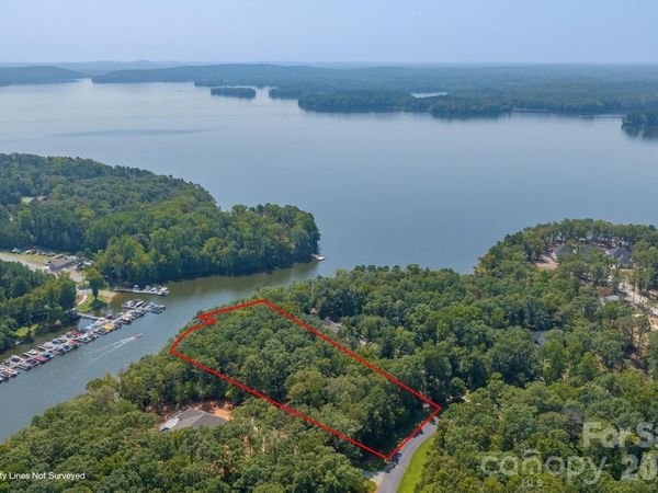 1047 Starboard Reach Drive , Lexington, NC 27292
