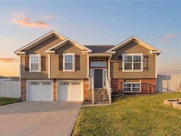1505 Emerald Way, Warrensburg, MO 64093