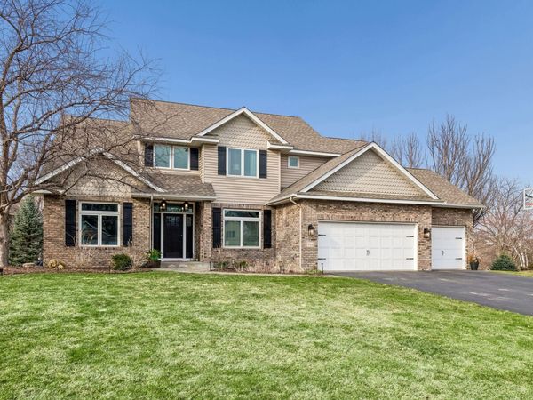 1944 Creek View Court, Chanhassen, MN 55317