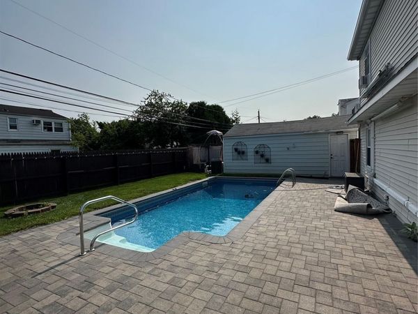 12 Green Lane , Levittown, NY 11756