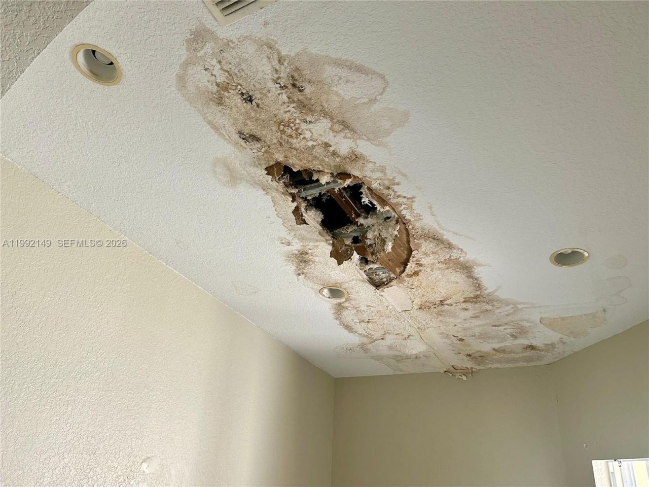 1445 SW 11th Pl, Fort Lauderdale, FL 33312 Photo