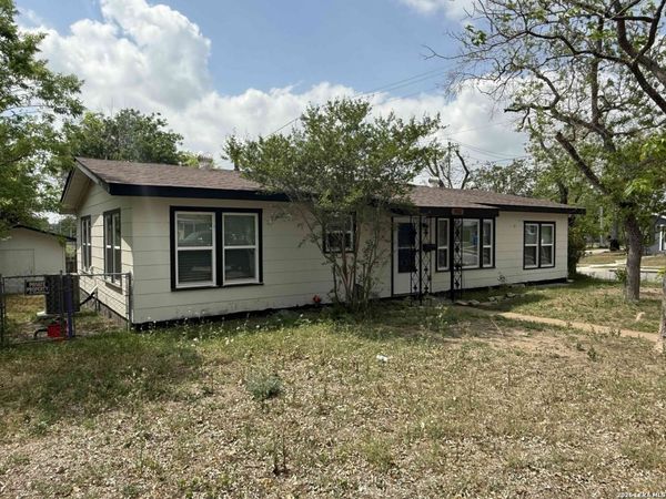 903 E Walnut, Seguin, TX 78155