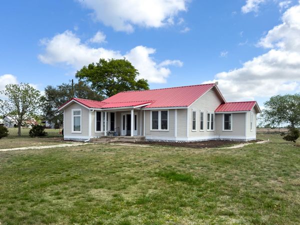 267 Bodemann LN, Lockhart, TX 78644