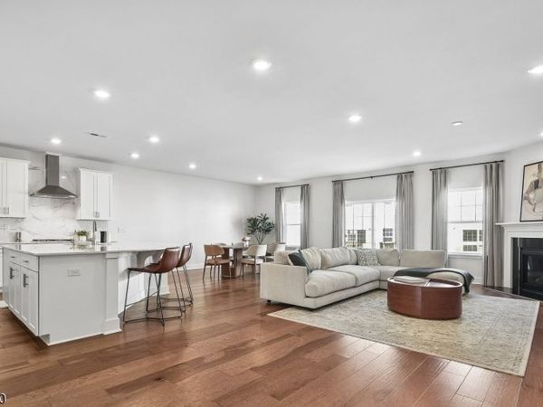 36 Ventura Dr, East Hanover, NJ 07936