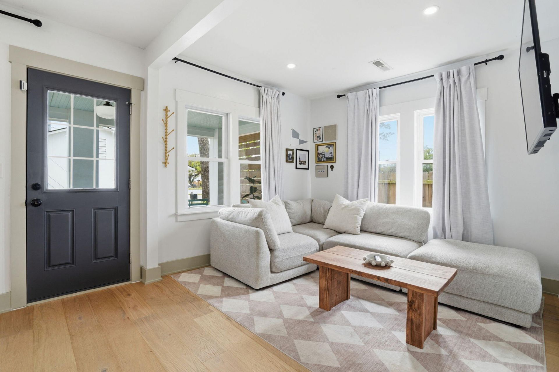 1120 Gunn Avenue Photo 9