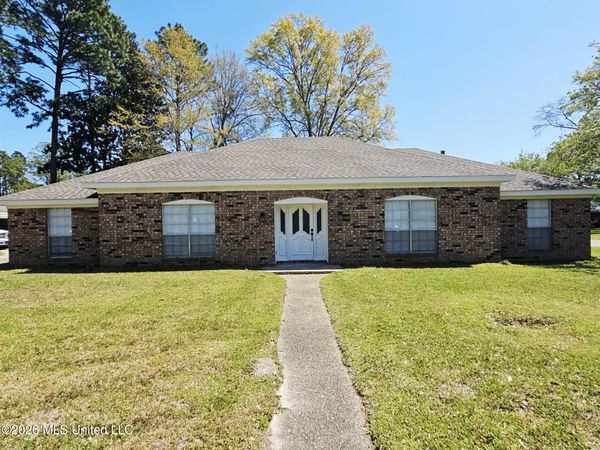 1304 Carter Drive, Hattiesburg, MS 39402