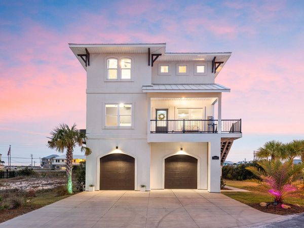 7665 Key West Drive, Navarre, FL 32566