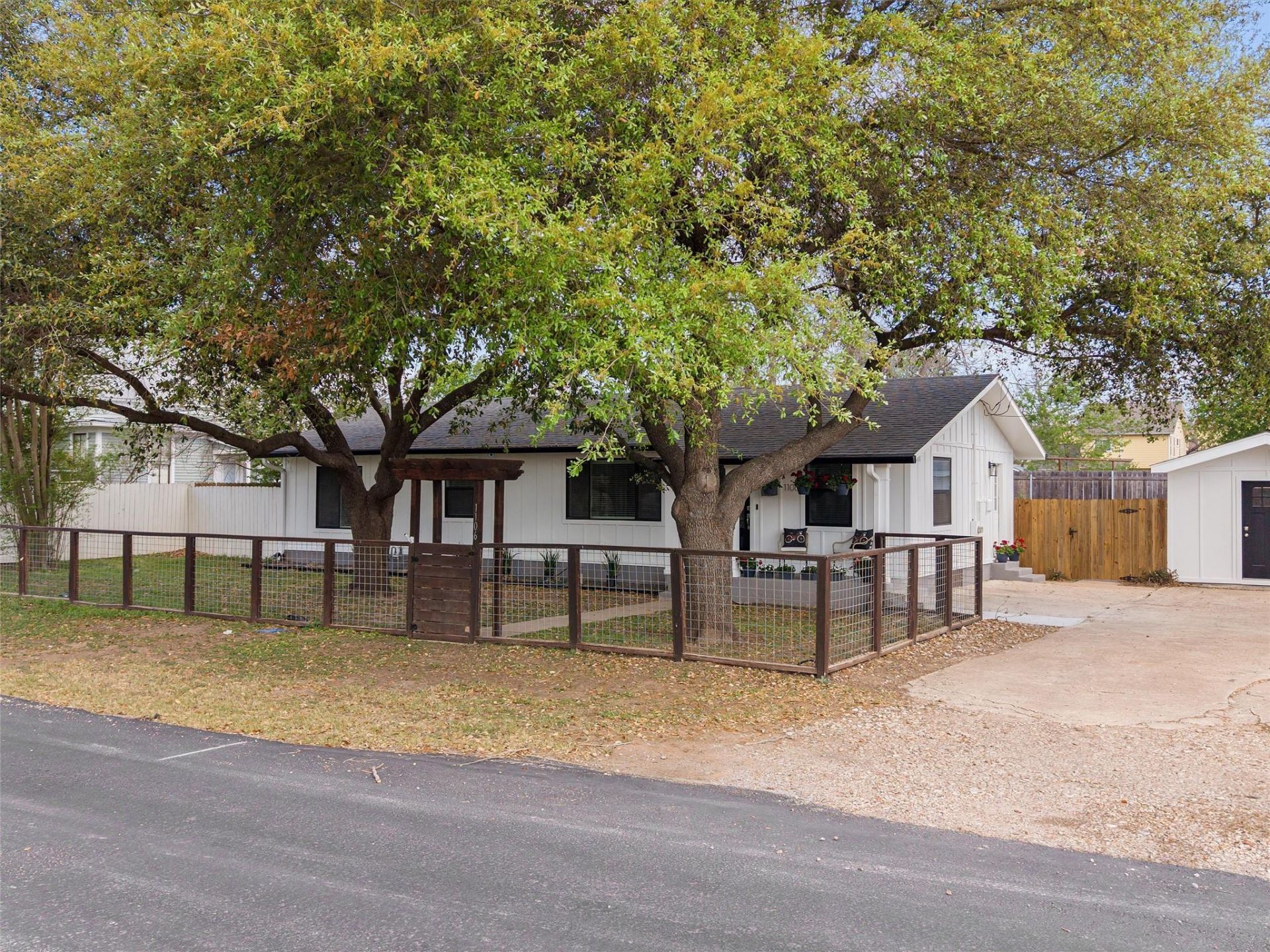 1106 Spring St, Bastrop, TX 78602 Main Photo