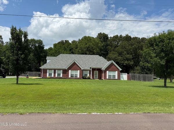 25 Dry Field Road, Byhalia, MS 38611