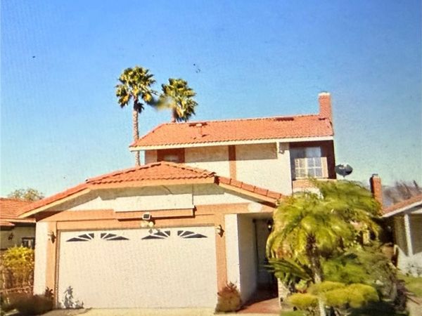 1891 Topeka, Colton, CA 92324