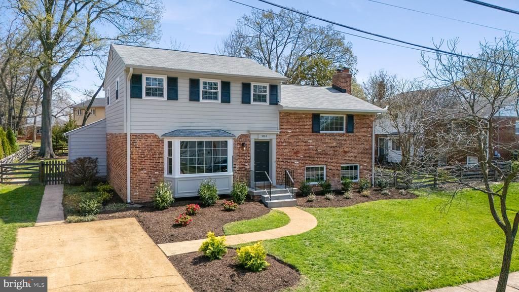 3003 FARM ROAD, ALEXANDRIA, VA 22302