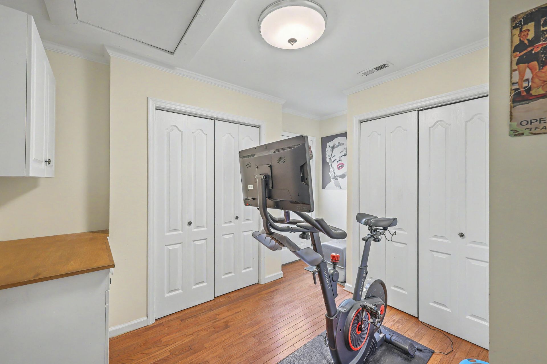 333 Riverland Drive Photo 17