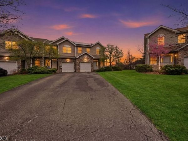 67 Rhyan Dr, Parsippany-Troy Hills, NJ 07054