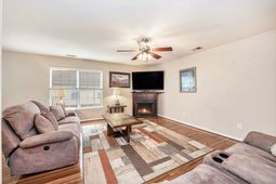 1044 Steelechase Lane photo 4