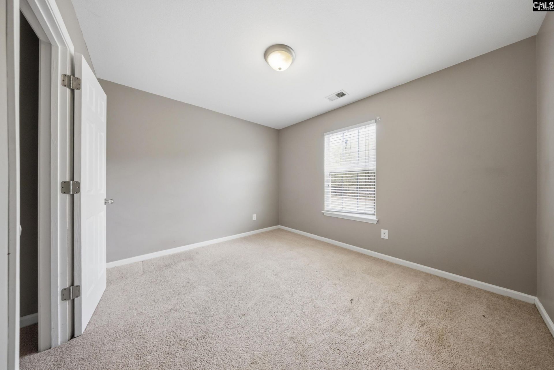 105 Saskatoon Drive  Photo 4