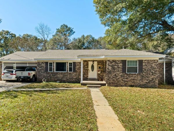 1121 Moselle Rd., Moselle, MS 39459