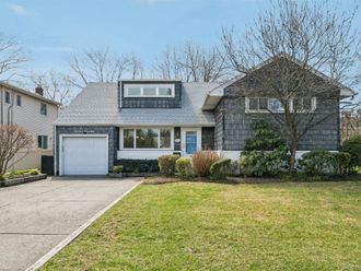 168 Glenmore Street East Williston, NY 11596