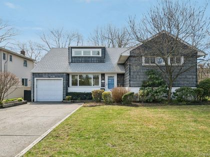 168 Glenmore Street East Williston, NY 11596