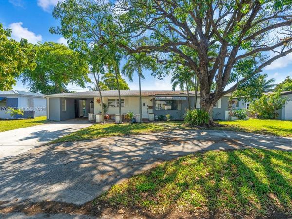 2221 Alcazar Dr , Miramar, FL 33023